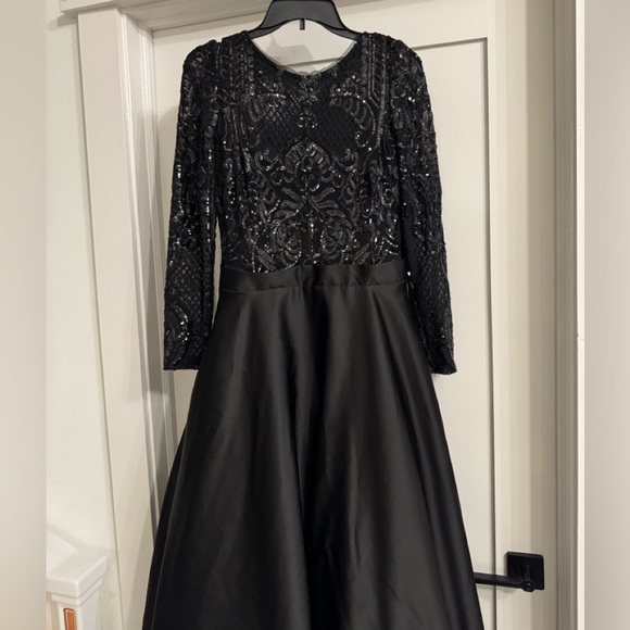 BETSY & ADAM Gala Gown Embroidered-Bodice Combo Gown size 10 LIKE NEW - Picture 5 of 15